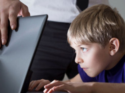 Президент Словаччини закликав до дискусії про обмеження соцмереж для дітей