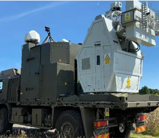 Британія протестувала мікрохвильову зброю проти рою дронів. Вона може замінити ППО