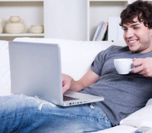 Чому не варто працювати з ноутбуком на колінах