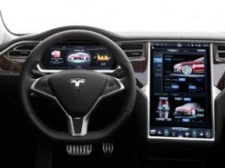 Автопілот підвів. Власника Tesla затримали за чищення зубів на трасі