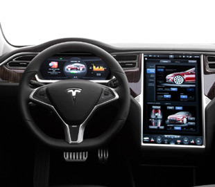 Автопілот підвів. Власника Tesla затримали за чищення зубів на трасі