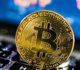 На Хмельниччині слідчій поліції шантажував чоловіка «пікантними» фото, - прокуратура