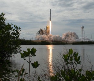 Компания SpaceX получила разрешение на запуск более 7500 интернет-спутников