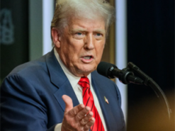 Трамп хоче позбавити ліцензій два телеканали, які його критикують