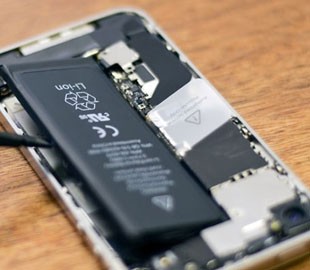 Apple разрабатывает для iPhone аккумуляторы повышенной емкости