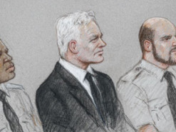 Слухання у справі про екстрадицію Ассанжа призупинили через ризик, пов’язаний з COVID-19