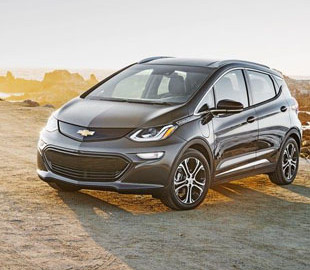 Електромобілям Chevrolet Bolt заборонили паркуватися