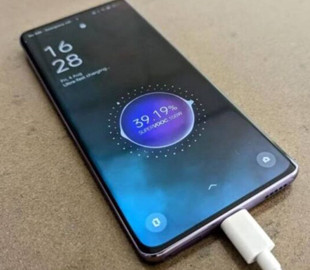 Експерти пояснили, чому не варто розмовляти по телефону під час заряджання