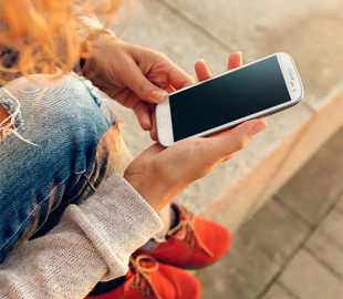Українцям порадили вимикати Wi-Fi на смартфоні на ніч