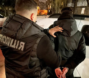 Поліцейські затримали аферистів, які «продавали» в мережі дрони на потреби ЗСУ