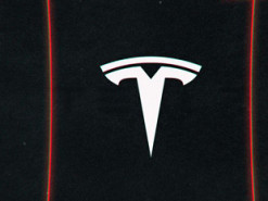 Tesla не попадает под ограничительные законы о борьбе с COVID-19