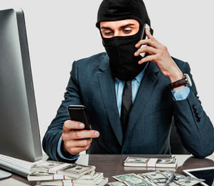 Мошенники массово воруют деньги с платежных карт в Украине