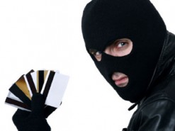 Псевдопрацівник банку виманив у чоловіка 27 тисяч гривень