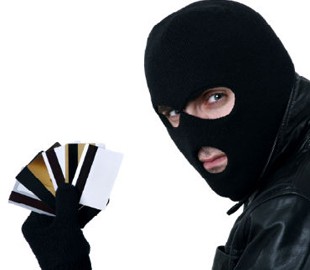 Псевдопрацівник банку виманив у чоловіка 27 тисяч гривень