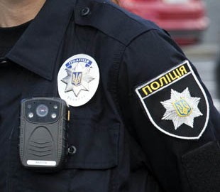 Столичні правоохоронці затримали «шлюбного» афериста, який перебував у міжнародному розшуку