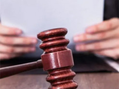 У Києві засудили чоловіка, який купував айфони на OLX за фальшиві долари