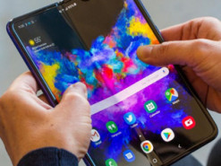 На экран Galaxy Fold нельзя нажимать ногтем