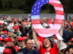 Информационная операция ГРУ России: QAnon и другие теории заговора