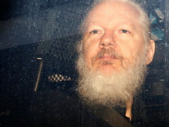 Британский суд отложил слушания по экстрадиции Ассанжа до мая