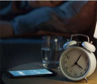 Apple радить відмовитися від стандартного будильника iPhone: є кращий спосіб прокидатися