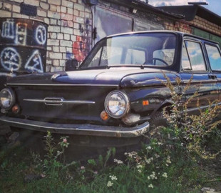 В гаражі випадково знайшли заборонений чорний Запорожець