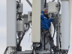 Блекаути, мороз і обстріли: чи “витягне” мобільний зв’язок нову хвилю енергокризи