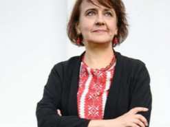 «Наші Нептуни виправили помилку». Оксана Забужко прокоментувала знищення крейсера Москва піснею гурту Ленинград