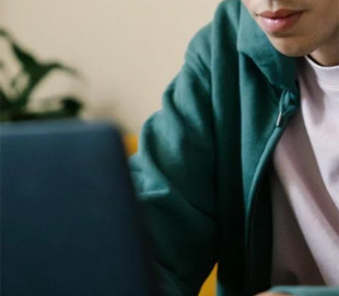 В Іспанії викрили школяра, який робив оголені фото однокласниць через ШІ