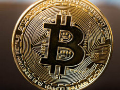 Цена биткоина впервые в 2020 году взлетела выше $10 000