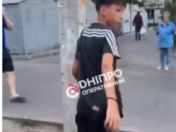 Нова "розвага" підлітків у Дніпрі: побили безхатька і зняли на відео