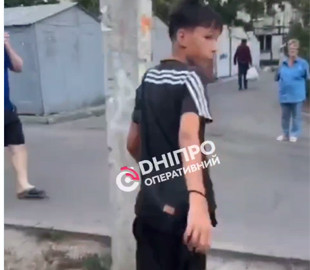 Нова "розвага" підлітків у Дніпрі: побили безхатька і зняли на відео