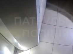 Вимкнення світла в Києві: чоловік впав у шахту ліфта, коли вирішив із нього вийти