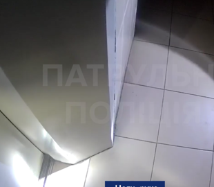 Вимкнення світла в Києві: чоловік впав у шахту ліфта, коли вирішив із нього вийти
