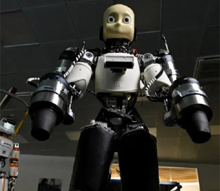 Вперше в історії робот-гуманоїд здійснив політ