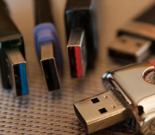 Для чого потрібні квадратні отвори на USB: вони не для краси