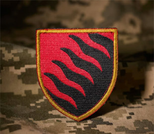 Зеленський показав шеврон, який йому вручила бригада "Запорізька Січ"