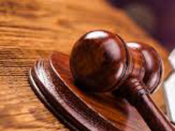 Суд покарав блогерку за поширення власних інтимних фото