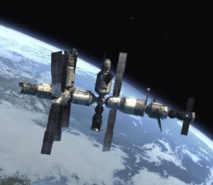 Космічний корабель SpaceX Dragon пристикувався до МКС