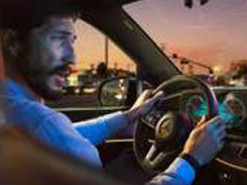 У медіасистеми Mercedes-Benz несподівано виявилась "власна думка" про Tesla