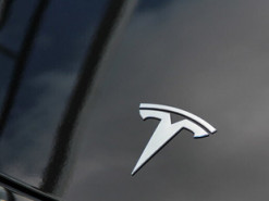 Tesla офіційно скасувала запуск Model S Plaid Plus