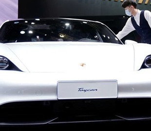 Porsche вложится в производство батарей для электромобилей с быстрой зарядкой