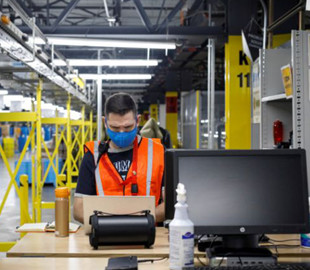 Amazon увольняет своих сотрудников из Чикаго