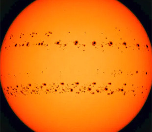 Вченим вдалось сфотографувати всі плями на Сонці за місяць: чим вони загрожують Землі