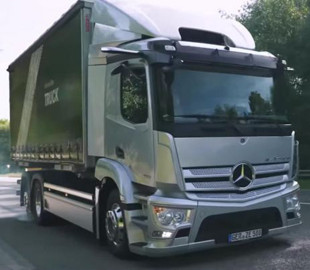 Автоблогеры устроили тест-драйв новому электрическому грузовику Mercedes-Benz eActros