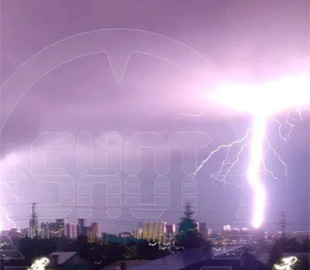 Російську Уфу накрила потужна злива, під воду пішла злітно-посадкова смуга аеропорту