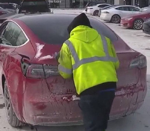 У Чикаго власники електромобілів Tesla зіштовхнулися з проблемами під час спроби підключитися до станцій Supercharger
