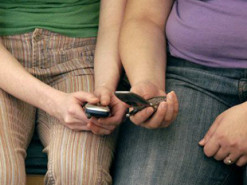 Надмірне використання смартфонів зв’язали з ожирінням