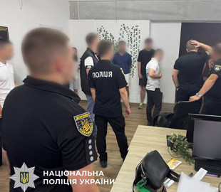 Правоохоронці викрили шахрайський call-центр, який ошукав українців та громадян ЄС на 2,7 млн гривень