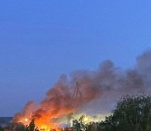 У кількох регіонах РФ прогриміли вибухи: повідомляють про потужні пожежі