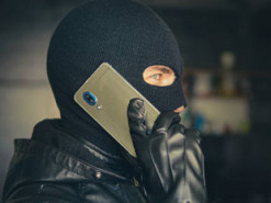 Інтернет-шахрай видавав себе за прокурора та ошукав більше 70 таксистів